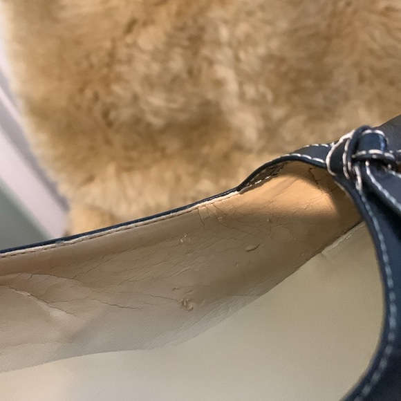 Aerosoles black leather almond toed pumps. Size 7 1/2 M. - Picture 11 of 11